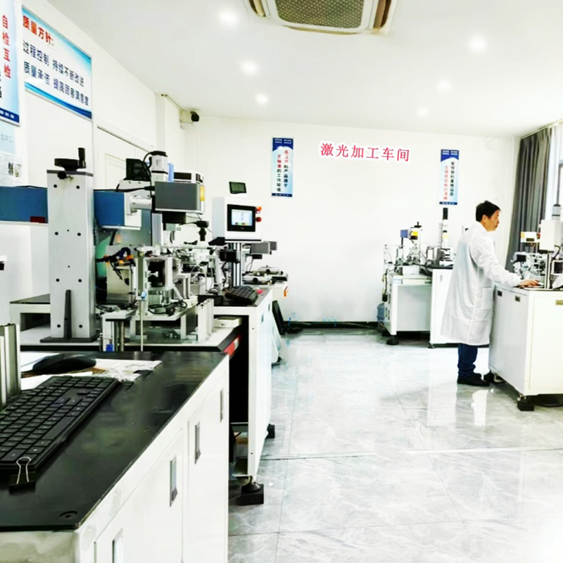 Équipement de traitement microporeux au laser de précision